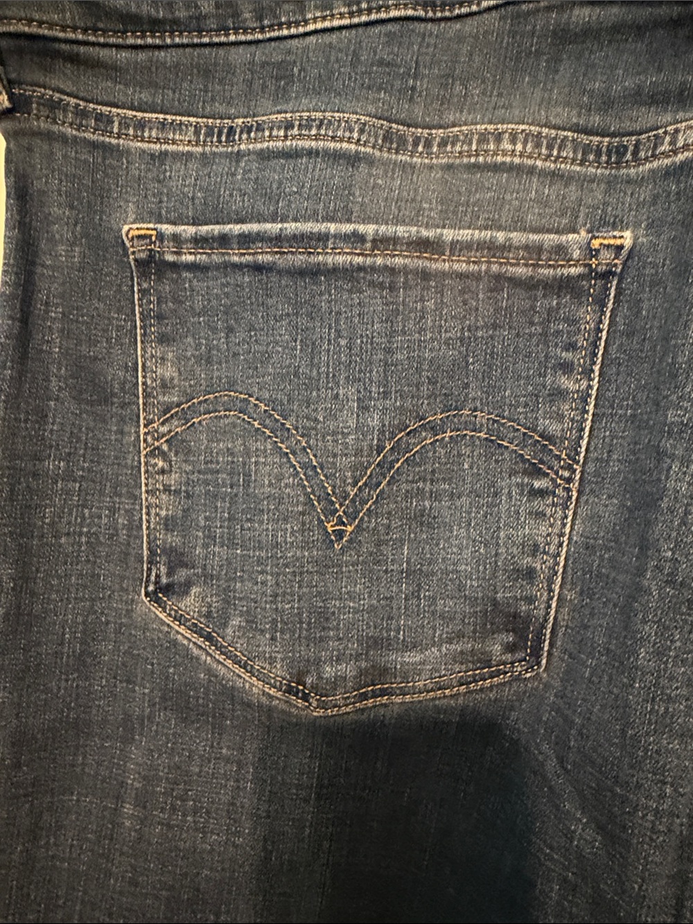 Levi's NWT Women's Straight Leg Jeans in Medium Blue Size 33 or 16S - Picture 10 of 10